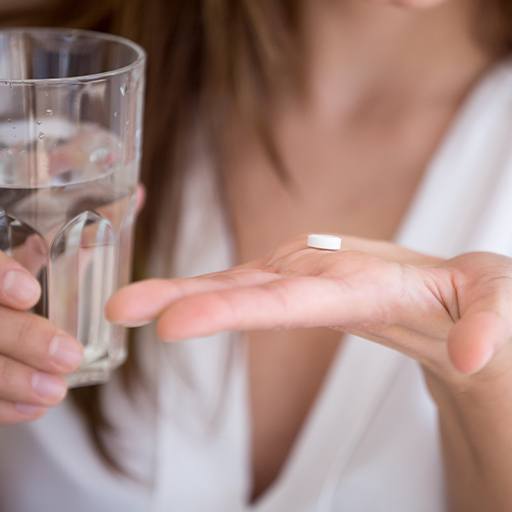 Patient holding an antibiotic therapy pill