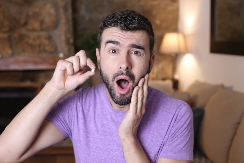 A man who accidentally lost his loose tooth